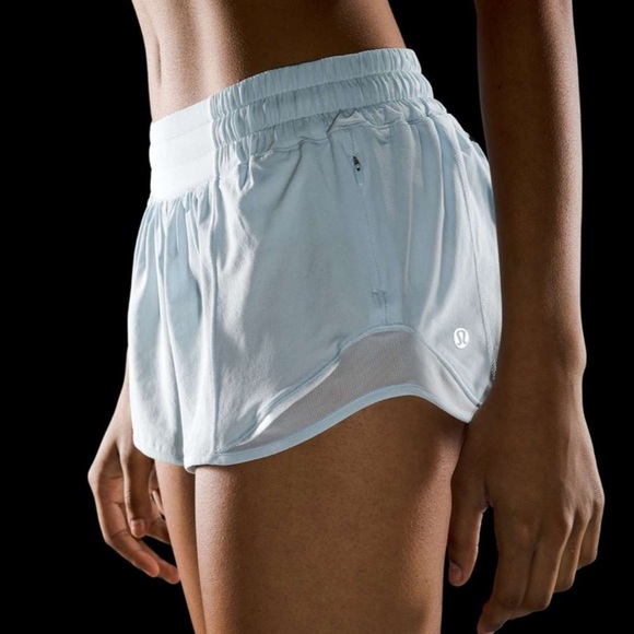 NWT Lululemon Hotty Hot Low Rise Shorts- 2.5" with liner - Picture 1 of 5